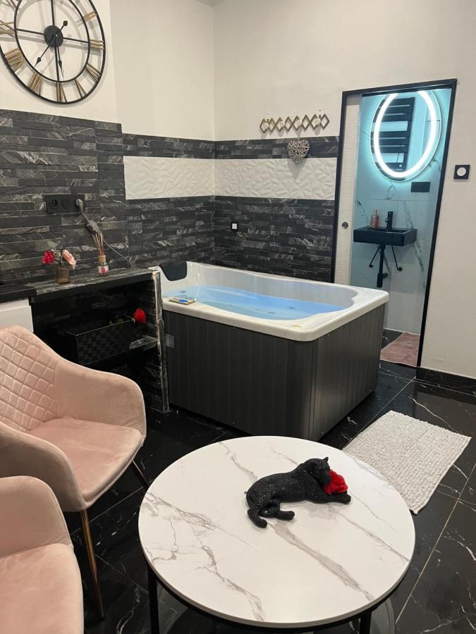Love Room Jacuzzi Netflix 마르세유 외부 사진